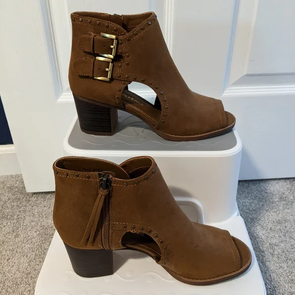 Dirty Laundry Peep Toe Brown Suede Booties size 8 - Picture 2 of 10